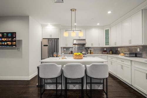 Ảnh trong thư viện ảnh của Stylish 3BR Designer Home in Harlem! ở New York