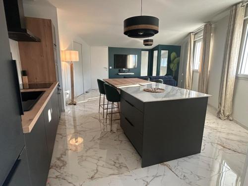 Photo de la galerie de l'établissement Appartement Prestige climatisé, à La Rochelle