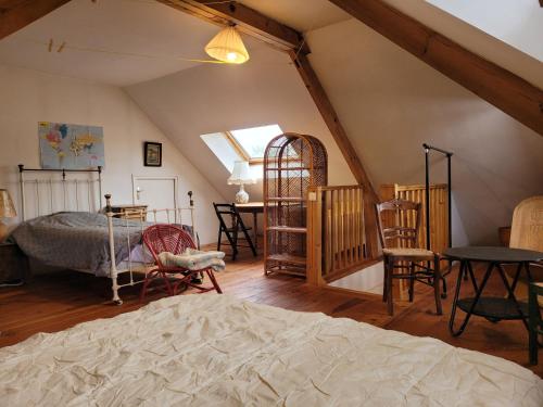 Maison calme avec jardin fleuri