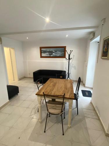 a table and chairs in a living room with a couch at Bilocale comfort nel centro storico in Livorno