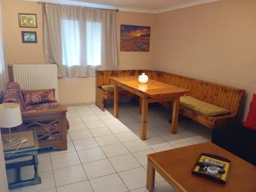Area soggiorno di Antonia family house near Airport