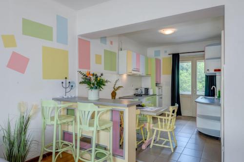 Oggy BALCONY Apartment