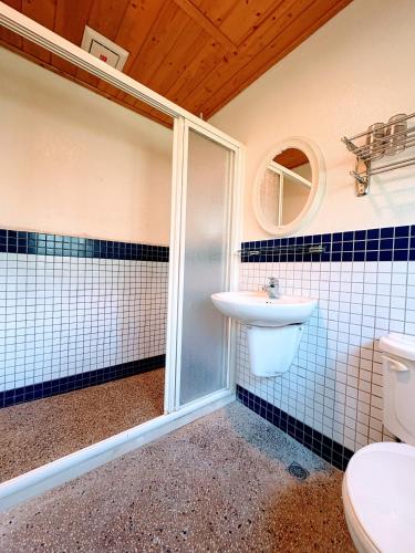 Un baño de Happy Feet Homestay