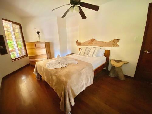 Φωτογραφία από το άλμπουμ του Kin Resort Lodge Entire Private Property σε Placencia Village