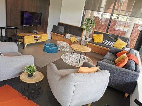 Posezení v ubytování For Students Only - The Towpath in Chester