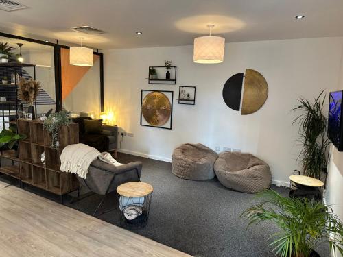a living room with two couches and two chairs at For Students Only - The Towpath in Chester in Chester