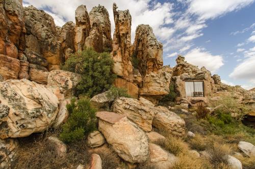 a rocky mountain with a small building in it at Kagga Kamma Nature Reserve in Lochlynne