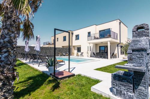 Bazén v ubytování BRAND NEW! Villa Adriatic Bay1 with a private pool nebo v jeho okolí