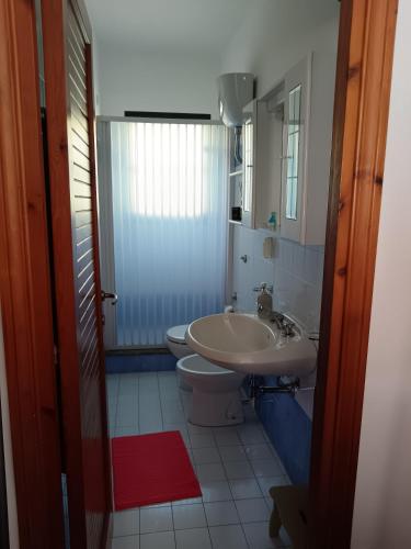 a bathroom with a sink and a toilet at Domus Lavinia in Badesi