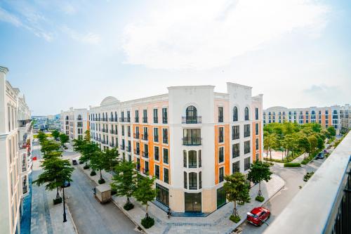 an apartment building in a city with a street at Lotus Sầm Sơn Hotel in Sầm Sơn