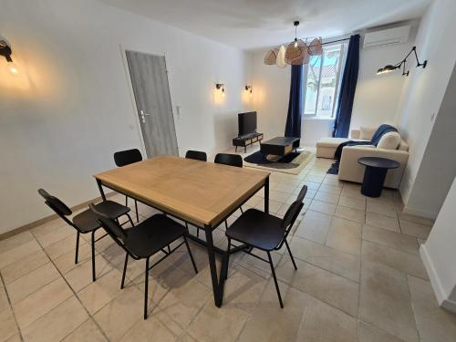 Peaceful Design Escape - Calm, AC, Free Parking