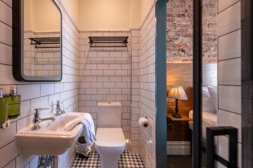 The Crown Pub & Guesthouse photo 41