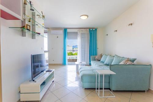Spacious Terrace Apartment with Private Parking