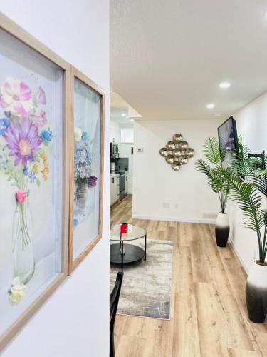 Ruang duduk di Beautiful 1 bedroom suite close to YYC airport