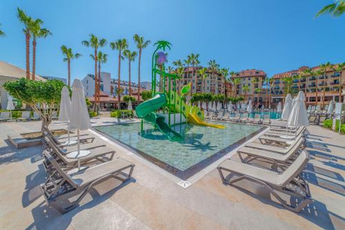 Bazén v ubytování Numa Club Side Hotel - Ultra All Inclusive nebo v jeho okolí