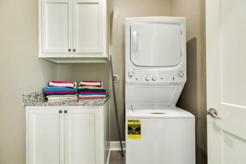 a kitchen with a washing machine and a washer at Sea Holly - Beachfront - Pet & Family Friendly in Freeport