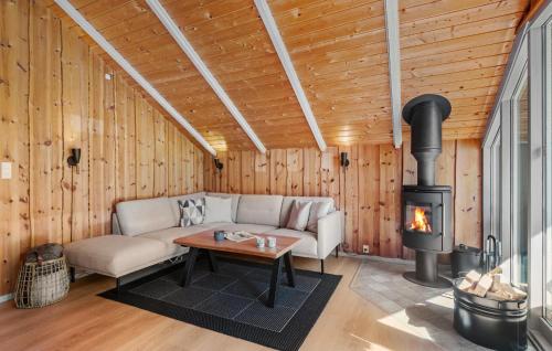 Χώρος καθιστικού στο Gorgeous Home In Oksbøl With Sauna