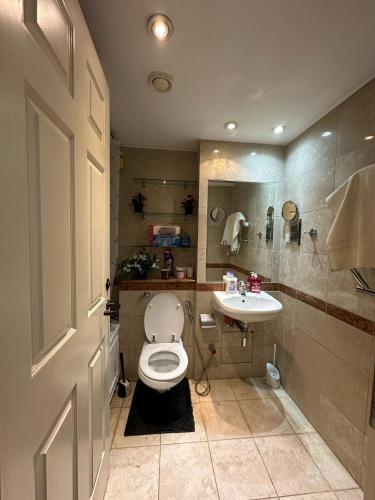 a bathroom with a toilet and a sink at 1 Bedroom Apartment with security 24 hours and concierge in London