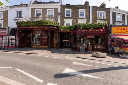 The Crown Pub & Guesthouse photo 1
