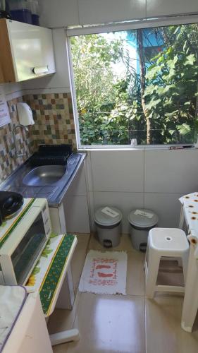 Η κουζίνα ή μικρή κουζίνα στο Hostel Estação Noronha