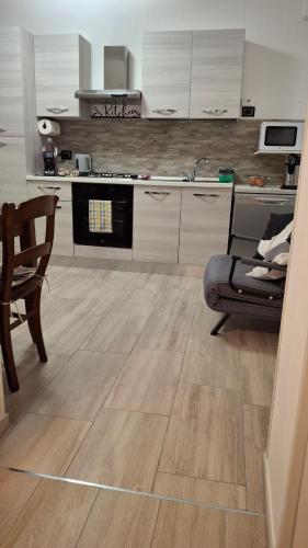 Η κουζίνα ή μικρή κουζίνα στο pesa apartment B&B