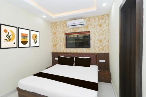 a bedroom with a white bed and a window at Hotel O Kabir Residency in Rānchī