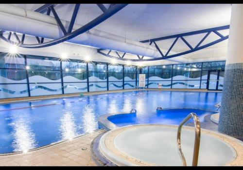 Bazén v ubytování 2 Bedroom Apartment with security 24 hours nebo v jeho okolí