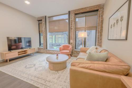 Φωτογραφία από το άλμπουμ του Luxury 2 bedroom Apt στη Βοστώνη