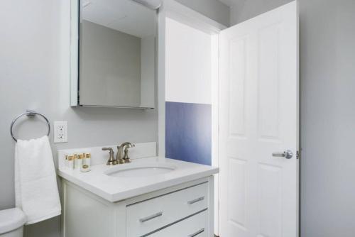 Galería fotográfica de Warm 1BR in Boston FIDI Close to Everything en Boston