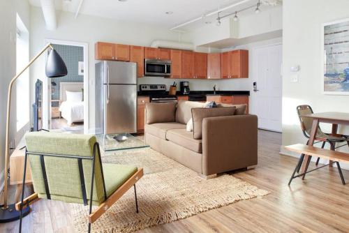 Kuchyň nebo kuchyňský kout v ubytování Beautiful 2 Bed In FIDI Boston with Self Check-in