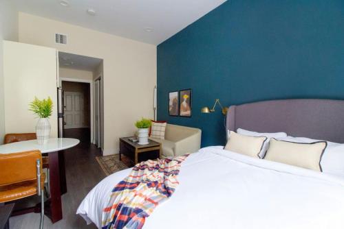 a bedroom with a bed and a blue wall at Studio walking distance to MGH and Tufts Medical in Boston