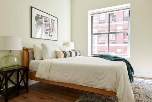 Postel nebo postele na pokoji v ubytování FIDI Boston Lovely 2BR Close to the T