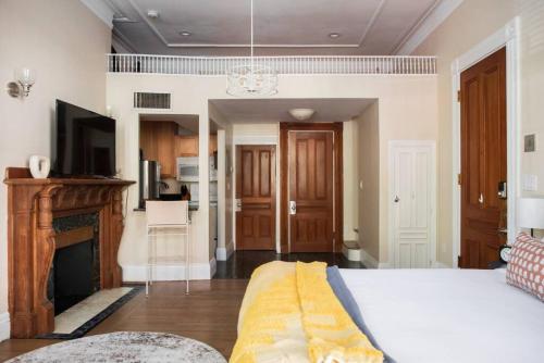 Μια τηλεόραση ή/και κέντρο ψυχαγωγίας στο Bright Back Bay Studio