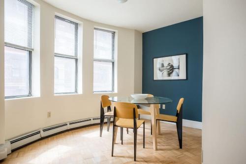 Χώρος καθιστικού στο Pet Friendly - Elevator - Laundry in Bldg - FIDI