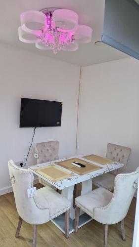 Gambar di galeri bagi Romford Lux Rooms 20Mins to the London city di Goodmayes