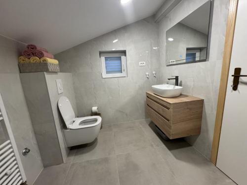 Apartment Skalin - Modern Comfort with a Local Touchにあるバスルーム