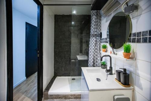 Et badeværelse på Cosy et moderne, centre-ville