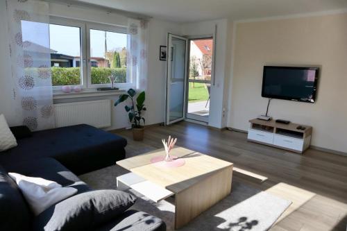 TV a/nebo společenská místnost v ubytování Ferienwohnung kleine Auszeit