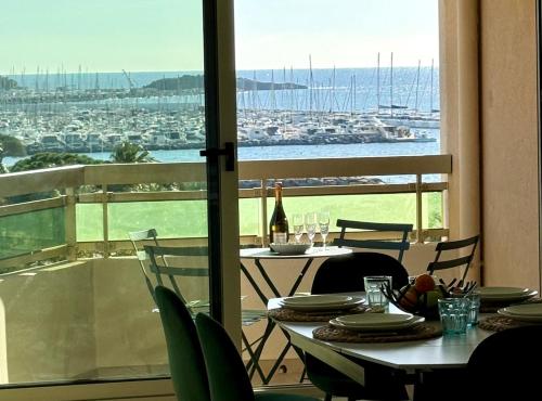 Beautiful apartment stunning view of the Lion de Mer