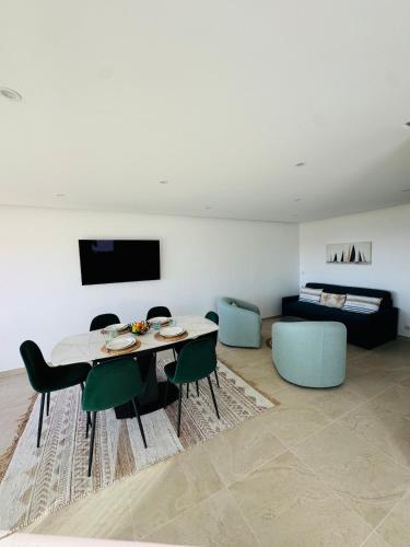 Beautiful apartment stunning view of the Lion de Mer