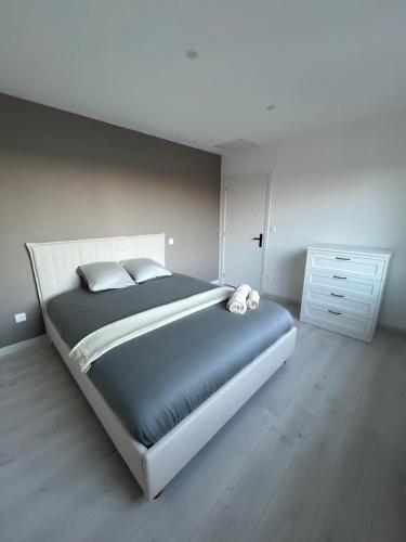 a bedroom with a large bed and a dresser at Casa Del Ness in Givet
