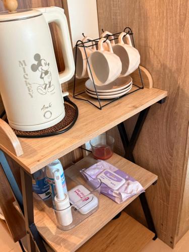Příslušenství pro přípravu čaje a kávy v ubytování Aurora Haven steps away from Abreeza mall