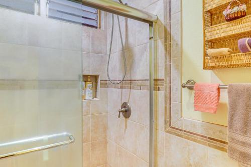 Koupelna v ubytování Oceanfront Condo with Pool Access on Molokai!
