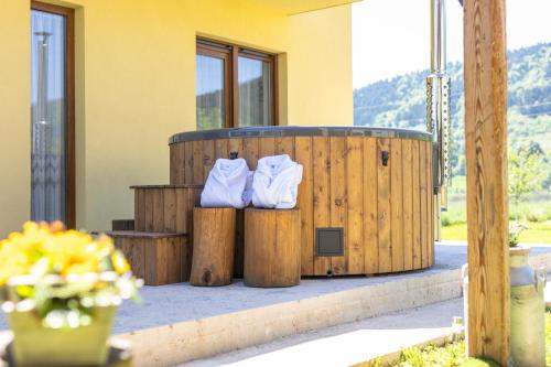 Φωτογραφία από το άλμπουμ του Kuća Trota - sauna, HOT TUB σε Otocac