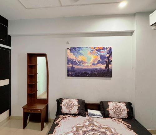 Postel nebo postele na pokoji v ubytování Maanstays Anisabad - Best Homestays with all Amenities