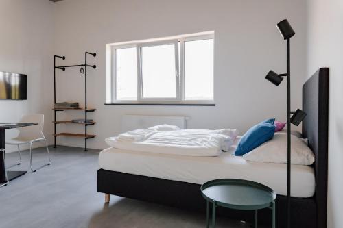 Postel nebo postele na pokoji v ubytování Skyrise Apartments Rammingen - Modern, ruhig, Ideal für Familien, Paare und Geschäftsreisende - Nur wenige Minuten von Skyline Park und Therme