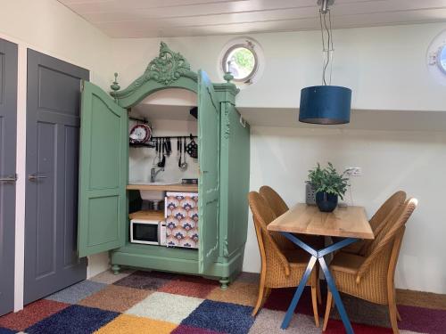 Fotografie z fotogalerie ubytování Appartement op woonboot hartje centrum v destinaci Amsterdam