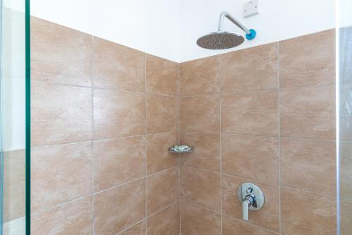 Un baño de Modern 3BR in Tatu City With Pool