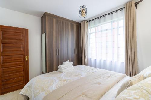 Cama o camas de una habitación en Modern 3BR in Tatu City With Pool