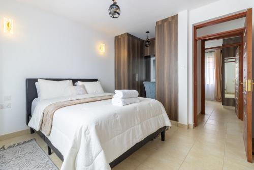 Cama o camas de una habitación en Modern 3BR in Tatu City With Pool
